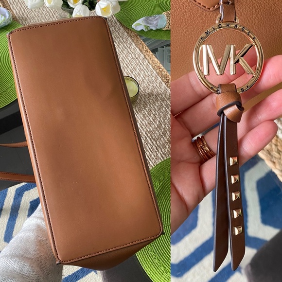 π MICHAEL KORS TAN LEATHER LARGE KRIS LUGGAGE TOTE! - Picture 13 of 15